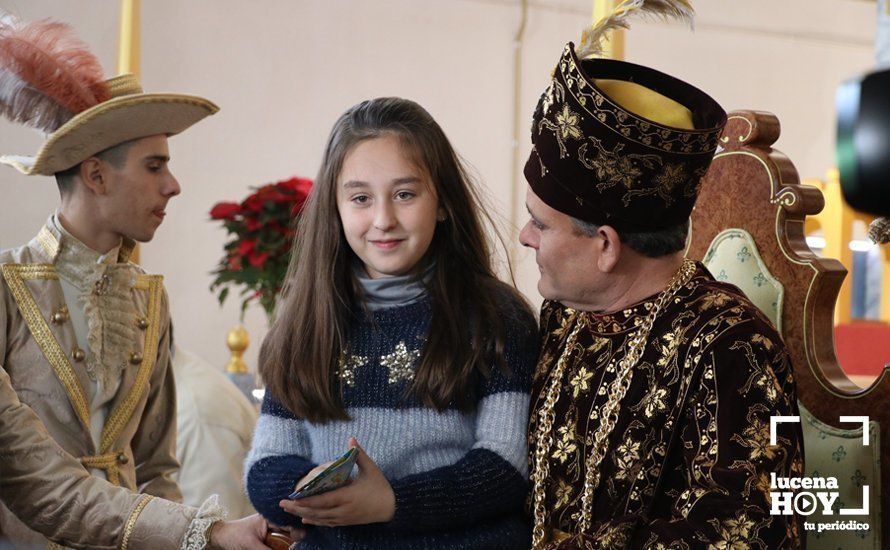 GALERÍA: Miles de niños y niñas entregan sus cartas repletas de ilusión a los Mensajeros Reales GALERÍA: Miles de niños y niñas entregan sus cartas repletas de ilusión a los Mensajeros Reales