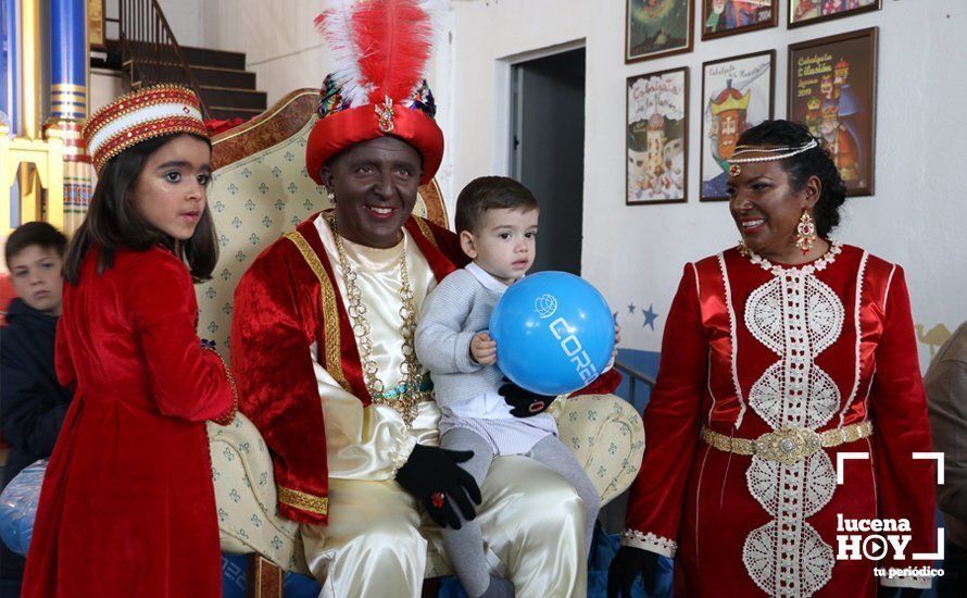 GALERÍA: Miles de niños y niñas entregan sus cartas repletas de ilusión a los Mensajeros Reales GALERÍA: Miles de niños y niñas entregan sus cartas repletas de ilusión a los Mensajeros Reales