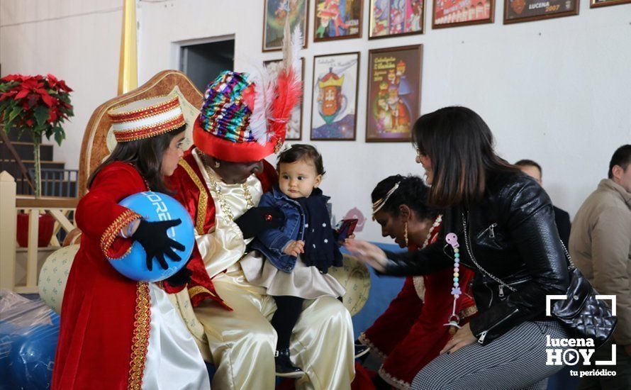 GALERÍA: Miles de niños y niñas entregan sus cartas repletas de ilusión a los Mensajeros Reales GALERÍA: Miles de niños y niñas entregan sus cartas repletas de ilusión a los Mensajeros Reales