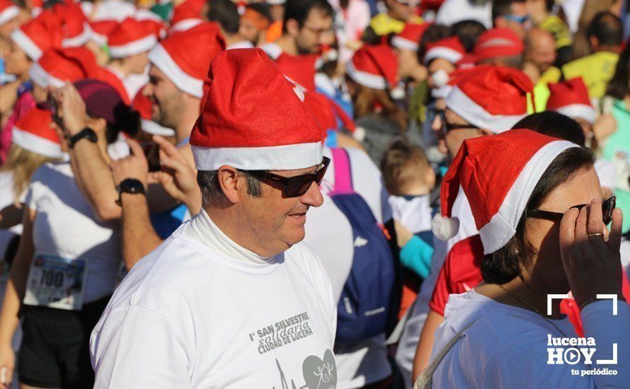 GALERÍA 1: La fiesta solidaria de la San Silvestre de Lucena despide el año: Preparados, listos... ya