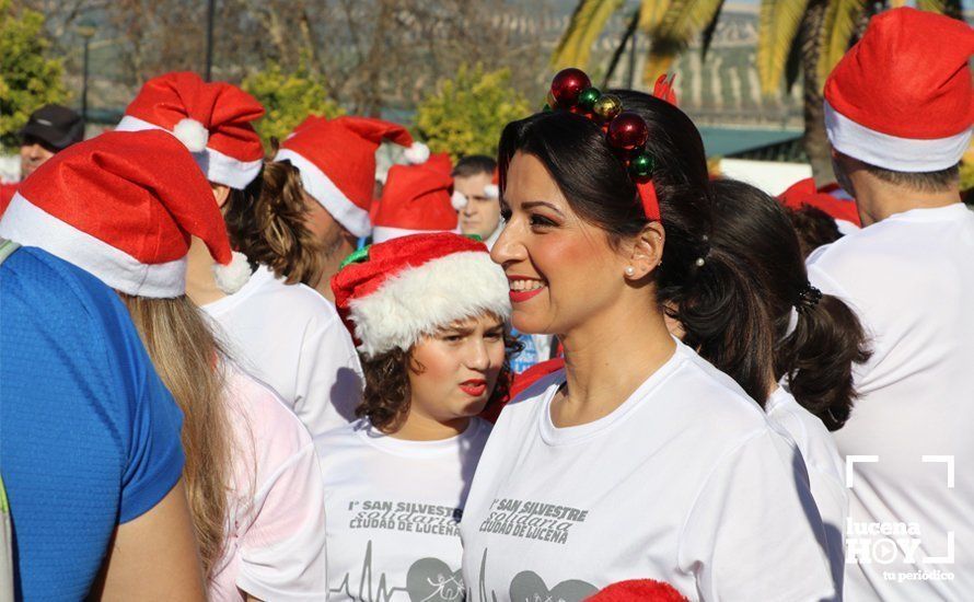 GALERÍA 1: La fiesta solidaria de la San Silvestre de Lucena despide el año: Preparados, listos... ya