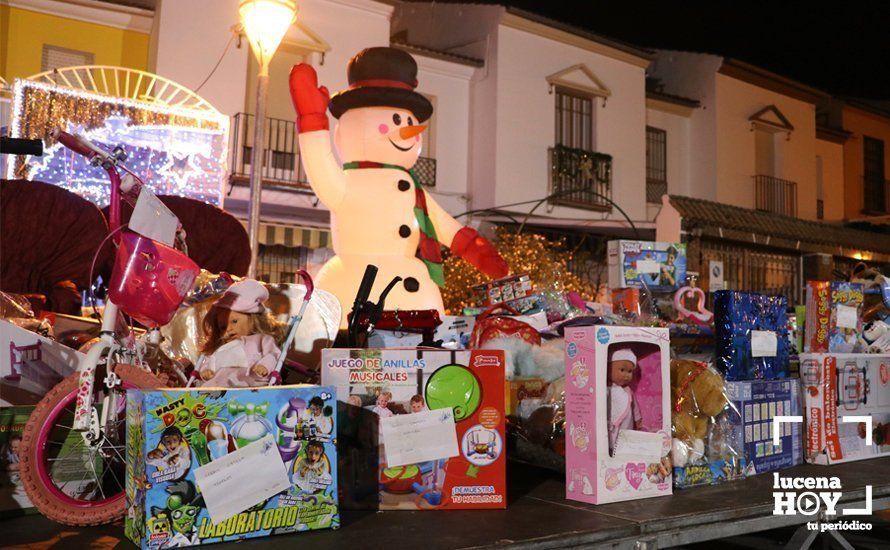 GALERÍA: Los Reyes Magos reparten los primeros caramelos y juguetes en Quiebracarretas