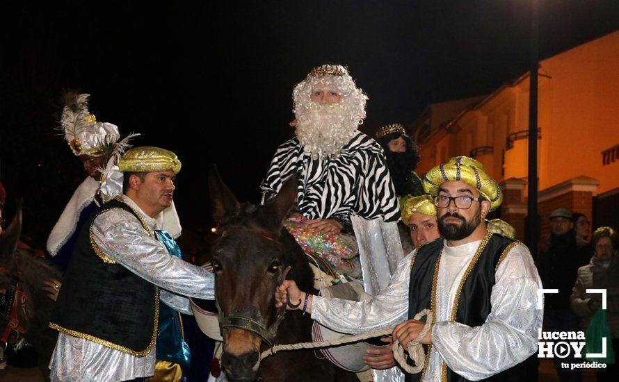 GALERÍA: Los Reyes Magos reparten los primeros caramelos y juguetes en Quiebracarretas