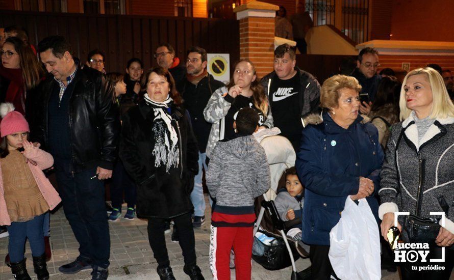 GALERÍA: Los Reyes Magos reparten los primeros caramelos y juguetes en Quiebracarretas