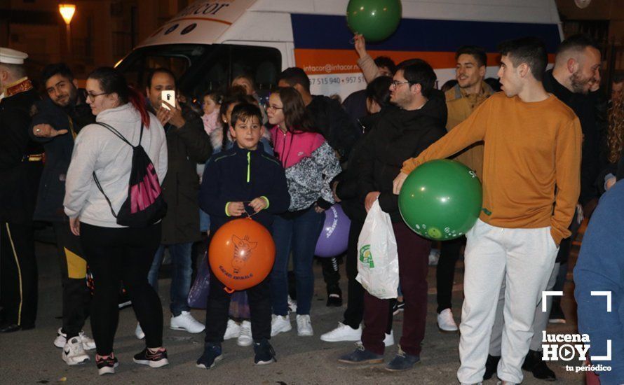 GALERÍA: Los Reyes Magos reparten los primeros caramelos y juguetes en Quiebracarretas