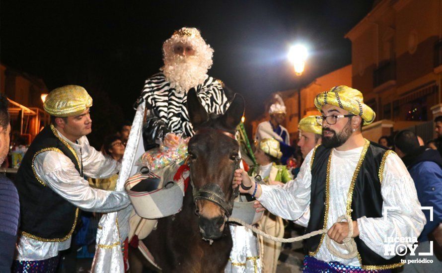 GALERÍA: Los Reyes Magos reparten los primeros caramelos y juguetes en Quiebracarretas