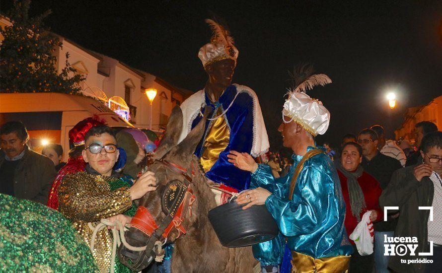 GALERÍA: Los Reyes Magos reparten los primeros caramelos y juguetes en Quiebracarretas