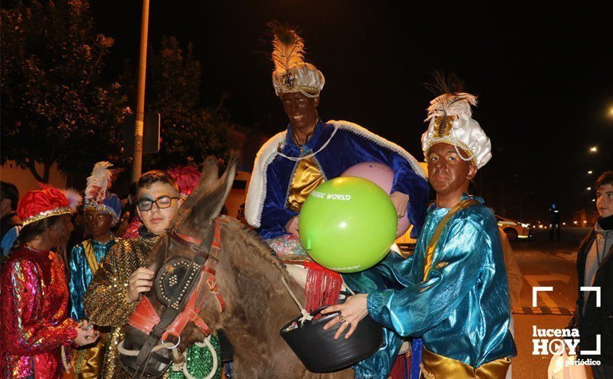 GALERÍA: Los Reyes Magos reparten los primeros caramelos y juguetes en Quiebracarretas GALERÍA: Los Reyes Magos reparten los primeros caramelos y juguetes en Quiebracarretas