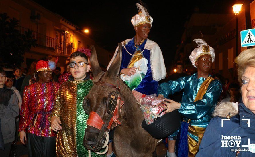 GALERÍA: Los Reyes Magos reparten los primeros caramelos y juguetes en Quiebracarretas