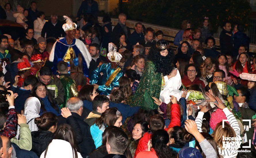 GALERÍA: Los Reyes Magos reparten los primeros caramelos y juguetes en Quiebracarretas