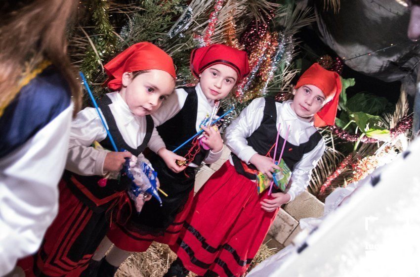 GALERÍA: Los Reyes Magos hacen su primera parada en la Cabalgata del Cristo Marroquí y Campo de Aras