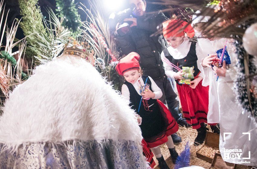 GALERÍA: Los Reyes Magos hacen su primera parada en la Cabalgata del Cristo Marroquí y Campo de Aras