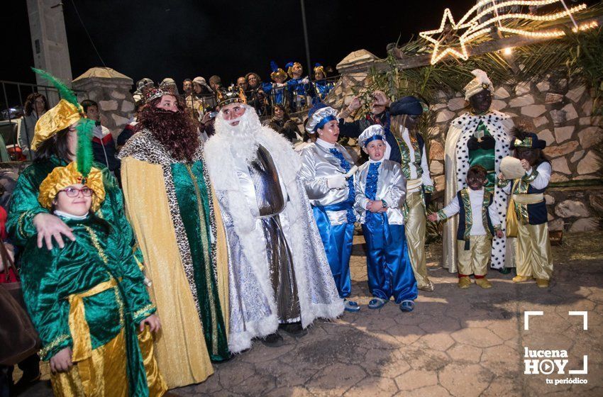 GALERÍA: Los Reyes Magos hacen su primera parada en la Cabalgata del Cristo Marroquí y Campo de Aras