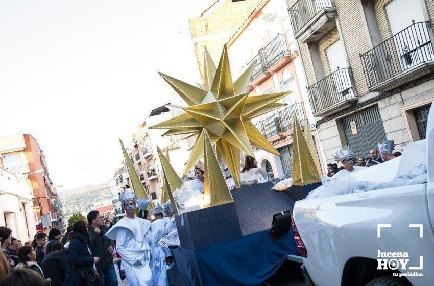 GALERÍA 1: Veintidós carrozas recorren Lucena para llenar de ilusión cada rincón de la ciudad