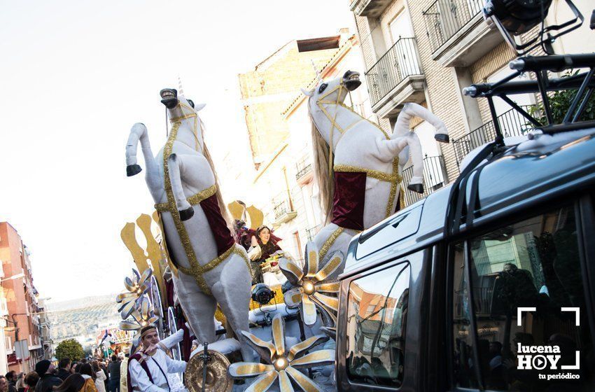 GALERÍA 1: Veintidós carrozas recorren Lucena para llenar de ilusión cada rincón de la ciudad