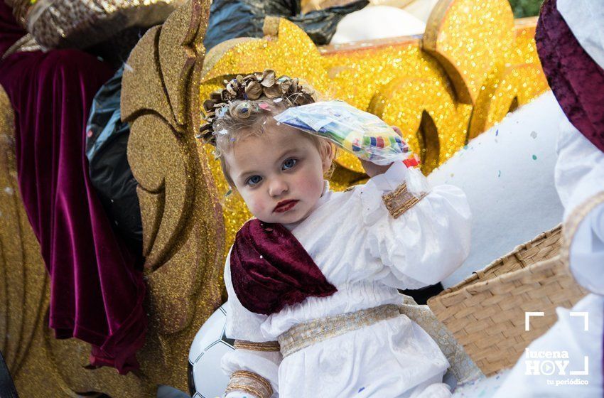 GALERÍA 1: Veintidós carrozas recorren Lucena para llenar de ilusión cada rincón de la ciudad