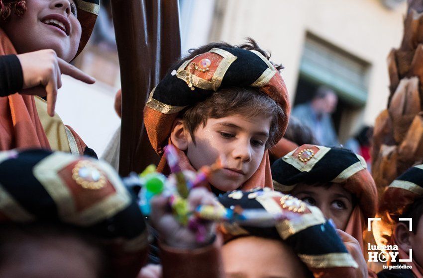 GALERÍA 1: Veintidós carrozas recorren Lucena para llenar de ilusión cada rincón de la ciudad