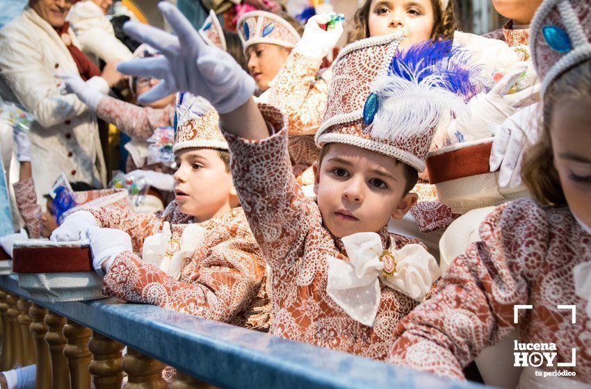 GALERÍA 1: Veintidós carrozas recorren Lucena para llenar de ilusión cada rincón de la ciudad