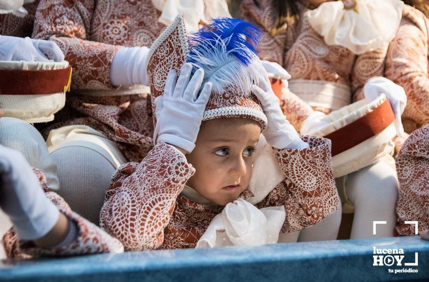 GALERÍA 1: Veintidós carrozas recorren Lucena para llenar de ilusión cada rincón de la ciudad