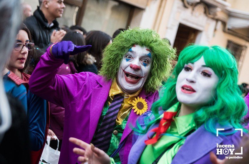 GALERÍA 1: Veintidós carrozas recorren Lucena para llenar de ilusión cada rincón de la ciudad