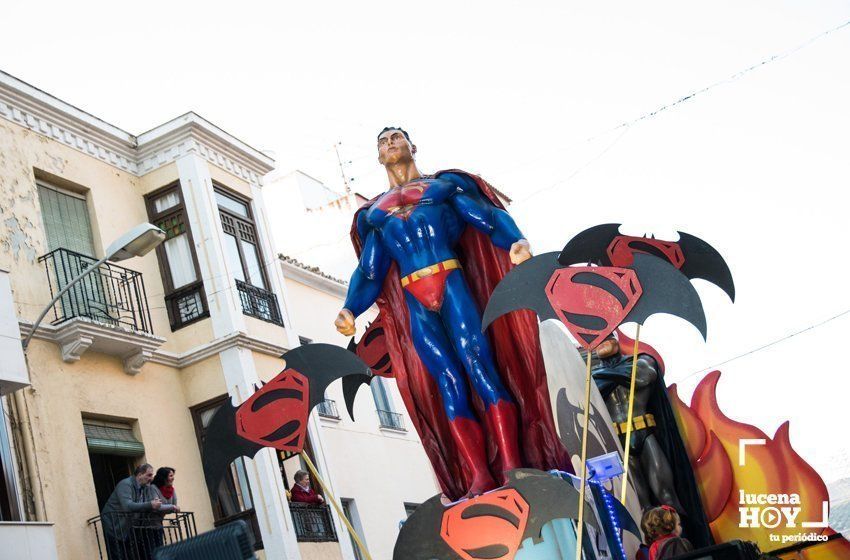 GALERÍA 1: Veintidós carrozas recorren Lucena para llenar de ilusión cada rincón de la ciudad