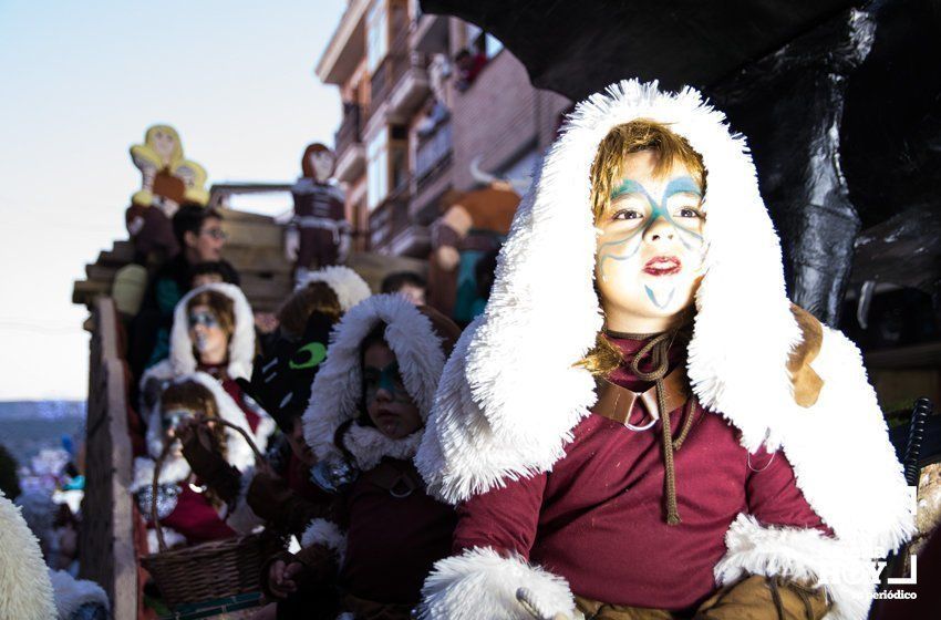 GALERÍA 1: Veintidós carrozas recorren Lucena para llenar de ilusión cada rincón de la ciudad