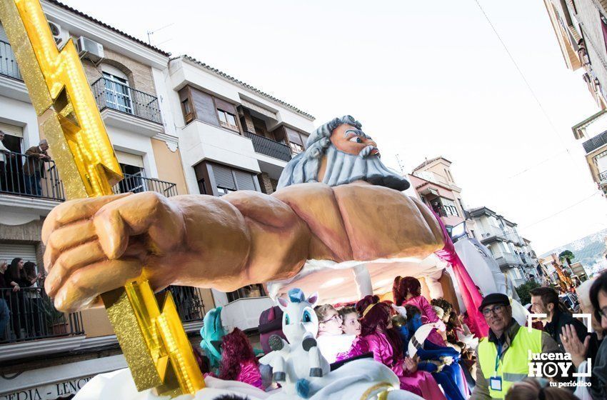 GALERÍA 1: Veintidós carrozas recorren Lucena para llenar de ilusión cada rincón de la ciudad