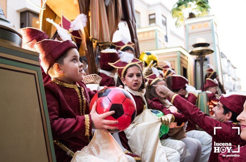 GALERÍA 1: Veintidós carrozas recorren Lucena para llenar de ilusión cada rincón de la ciudad GALERÍA 1: Veintidós carrozas recorren Lucena para llenar de ilusión cada rincón de la ciudad
