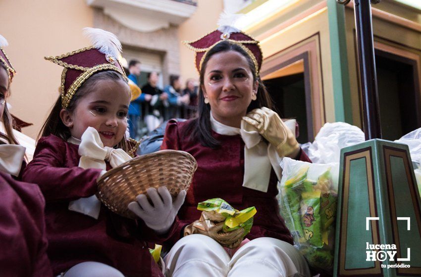 GALERÍA 1: Veintidós carrozas recorren Lucena para llenar de ilusión cada rincón de la ciudad