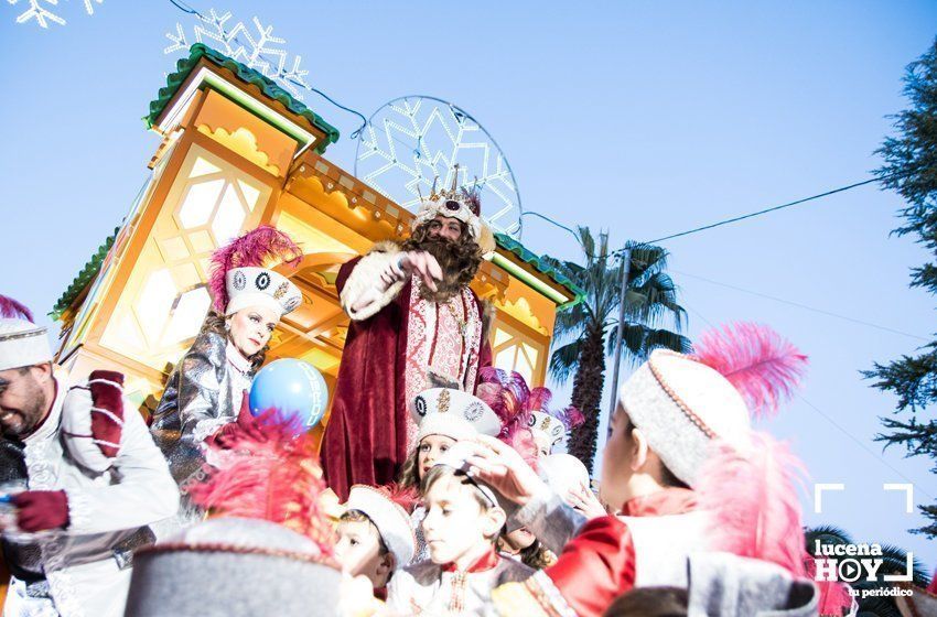 GALERÍA 1: Veintidós carrozas recorren Lucena para llenar de ilusión cada rincón de la ciudad GALERÍA 1: Veintidós carrozas recorren Lucena para llenar de ilusión cada rincón de la ciudad