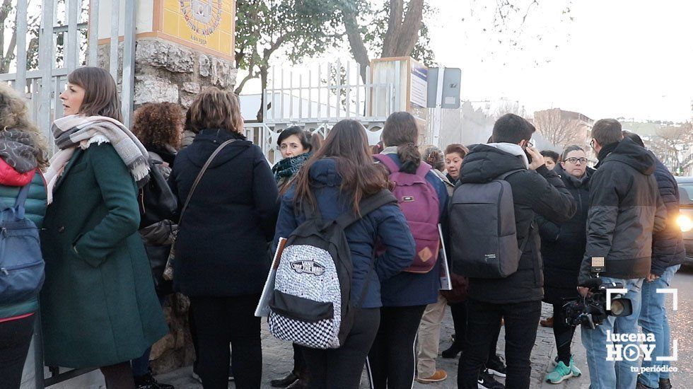  Entrada al IES Marqués de Comares, esta mañana 