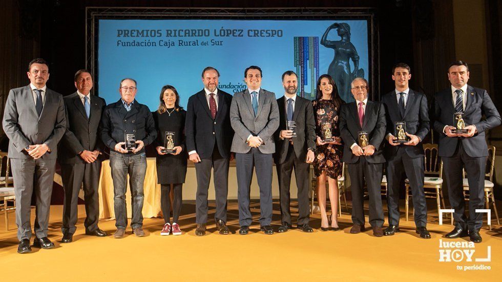  Autoridades y premiados en esta edición, entre ellos, Ana Franco, directora e Acuarela de Barrios 