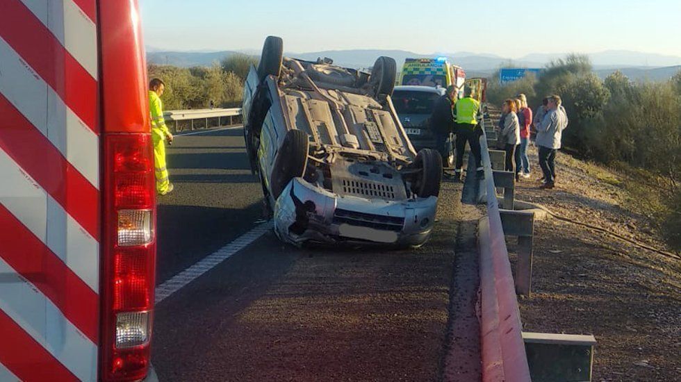  Bomberos, Guardia Civil y servicios sanitarios se han trasladado al lugar de los hechos. Foto: 061 Córdoba 