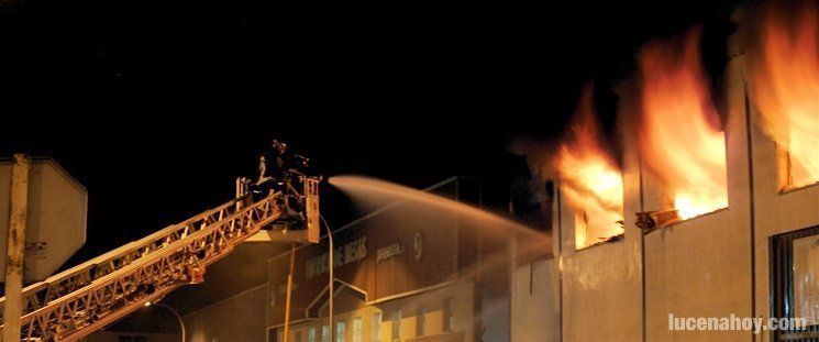  Un incendio destruye Industrias Dajano en La Viñuela (fotos y vídeo) 