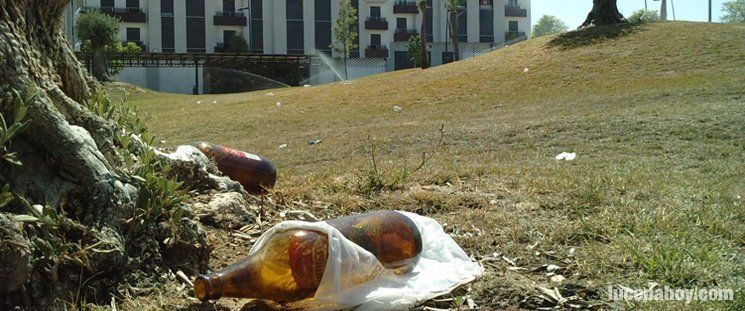  Denuncian los efectos del botellón en las zonas verdes del PPO1 