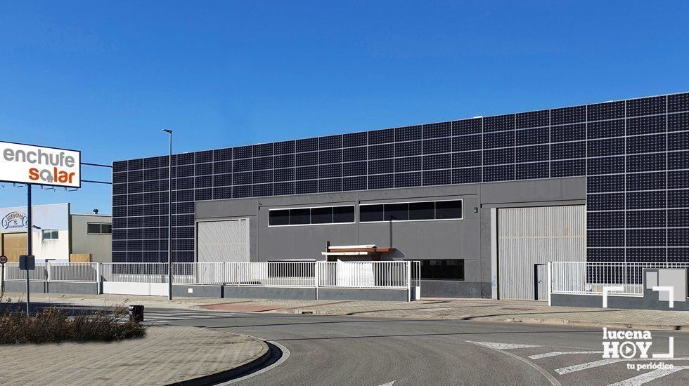  Infografía de la novedosa fachada de paneles fotovoltáicos que integrará Enchufe Solar en su centro logístico 