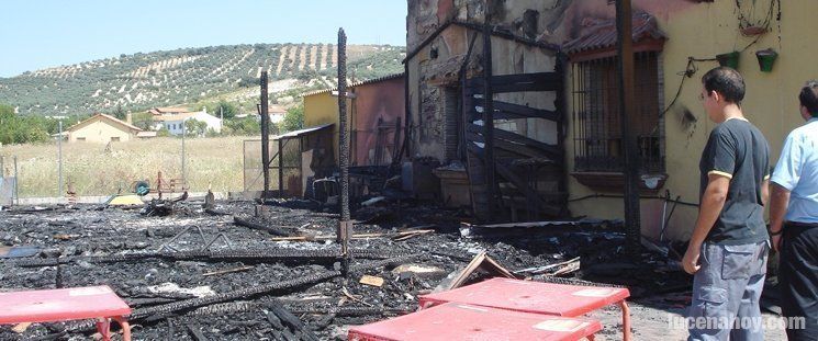  Un incendio reduce a cenizas el restaurante Mirasierras (vídeo) 