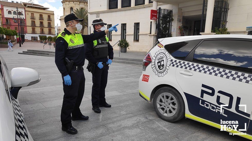  Una patrulla de la policía local en el centro de la ciudad. Archivo 