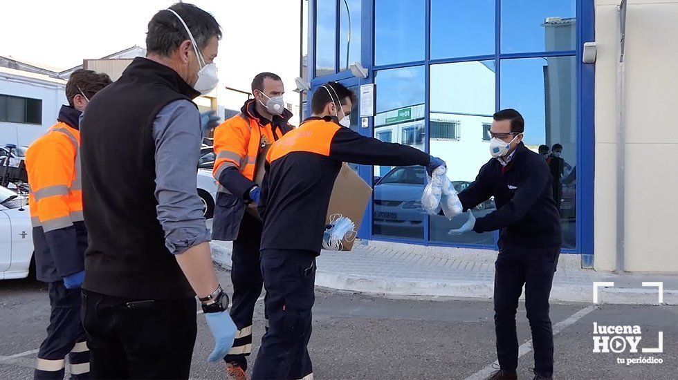  Reparto de mascarillas, esta mañana en el polígono de Los Santos 