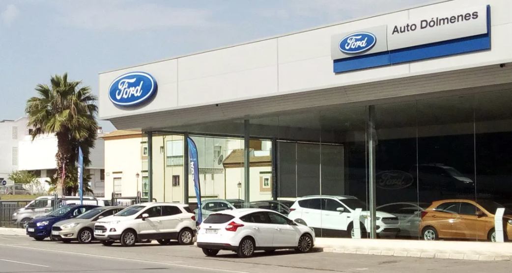  Instalaciones de Ford Autodólmenes Lucena, en la avenida de la Guardia Civil 