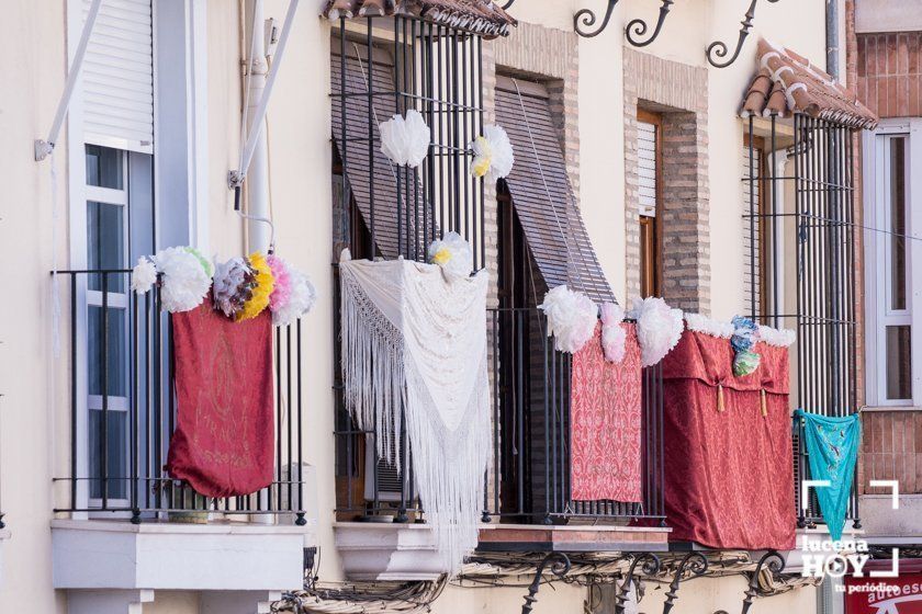 GALERÍA: Una ofrenda floral a María Stma. de Araceli desde los balcones de Lucena