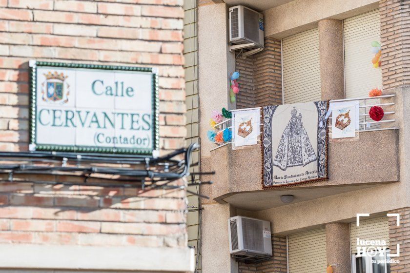 GALERÍA: Una ofrenda floral a María Stma. de Araceli desde los balcones de Lucena