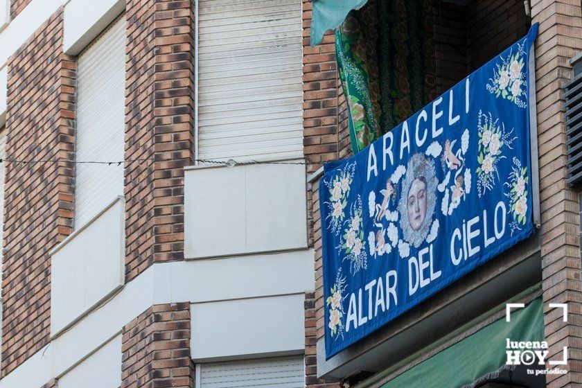 GALERÍA: Una ofrenda floral a María Stma. de Araceli desde los balcones de Lucena