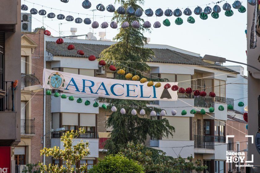 GALERÍA: Una ofrenda floral a María Stma. de Araceli desde los balcones de Lucena