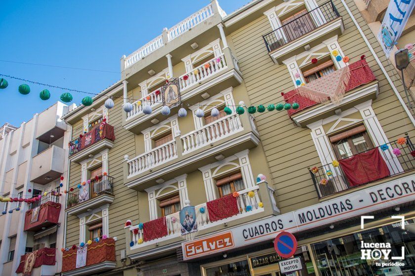 GALERÍA: Una ofrenda floral a María Stma. de Araceli desde los balcones de Lucena