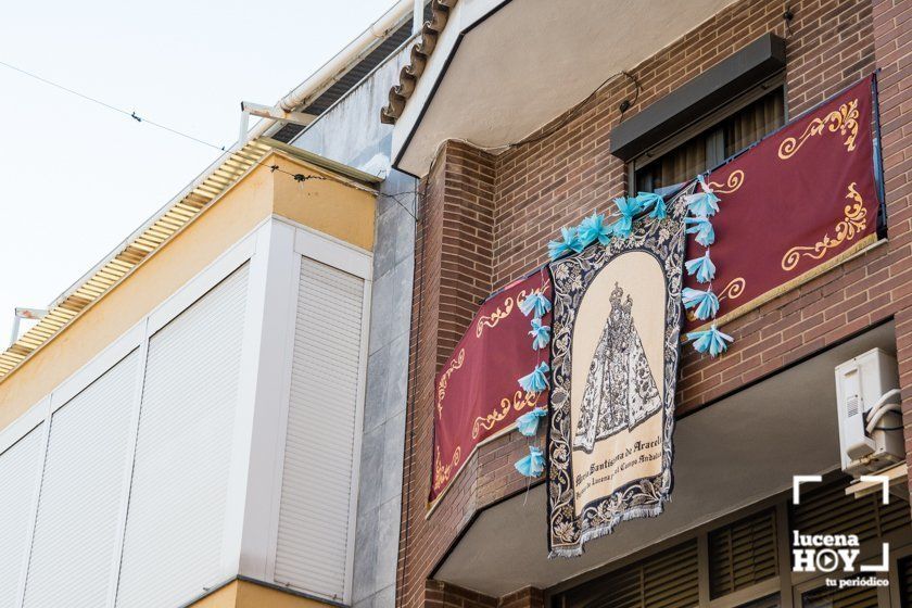 GALERÍA: Una ofrenda floral a María Stma. de Araceli desde los balcones de Lucena