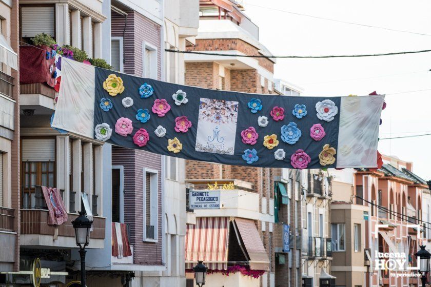 GALERÍA: Una ofrenda floral a María Stma. de Araceli desde los balcones de Lucena