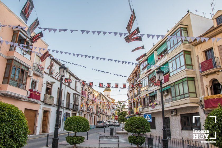 GALERÍA: Una ofrenda floral a María Stma. de Araceli desde los balcones de Lucena