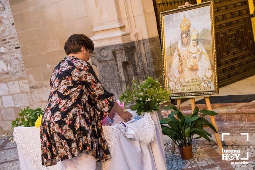 GALERÍA: Una ofrenda floral a María Stma. de Araceli desde los balcones de Lucena