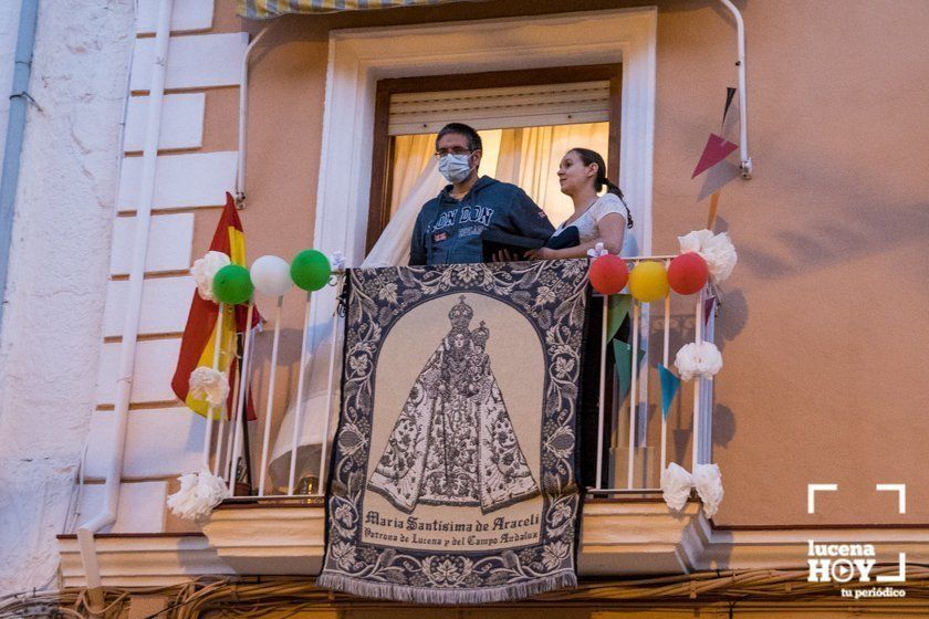 GALERÍA: Una ofrenda floral a María Stma. de Araceli desde los balcones de Lucena